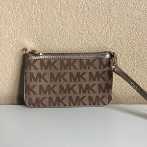 **SOLD** Michael Kors wristlet